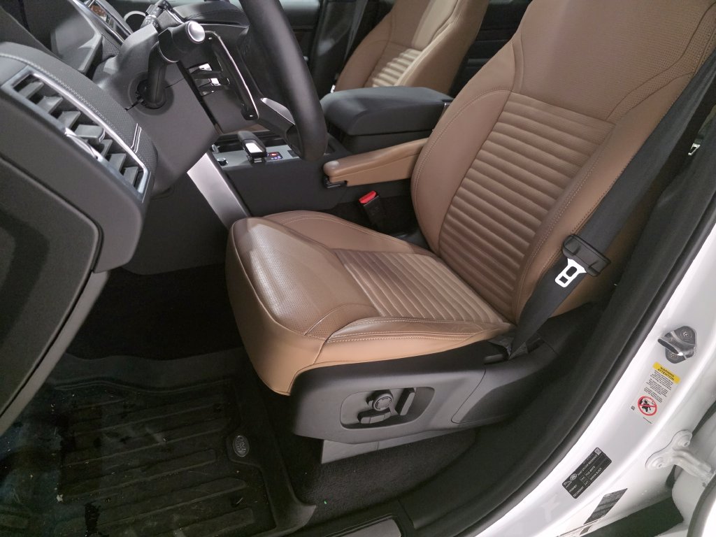 Certified 2025 Land Rover Discovery Dynamic SE AWD/4WD image 18