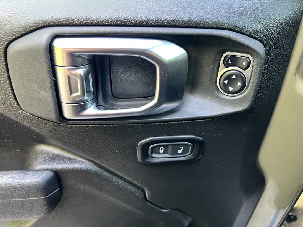Certified 2025 Jeep Gladiator Sport AWD/4WD image 14