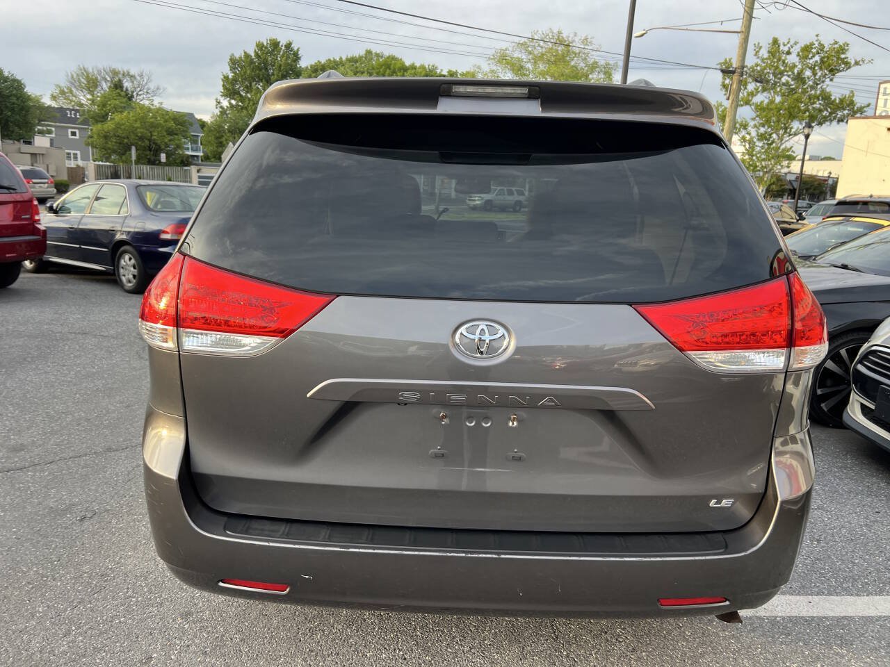 Used 2012 Toyota Sienna LE FWD image 4