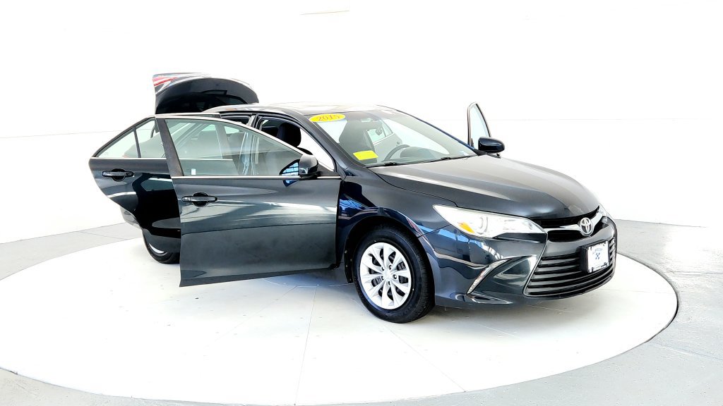 Used 2015 Toyota Camry LE w/ Moonroof Package FWD image 12