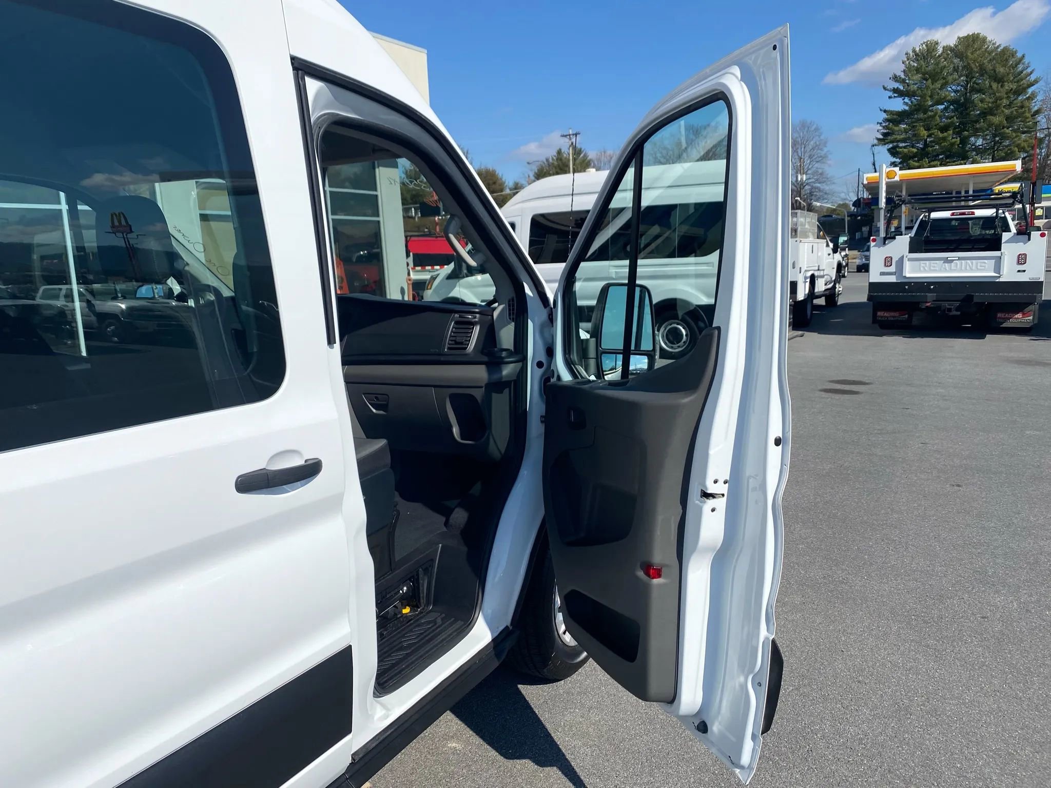 Used 2022 Ford Transit 350 XLT RWD image 18