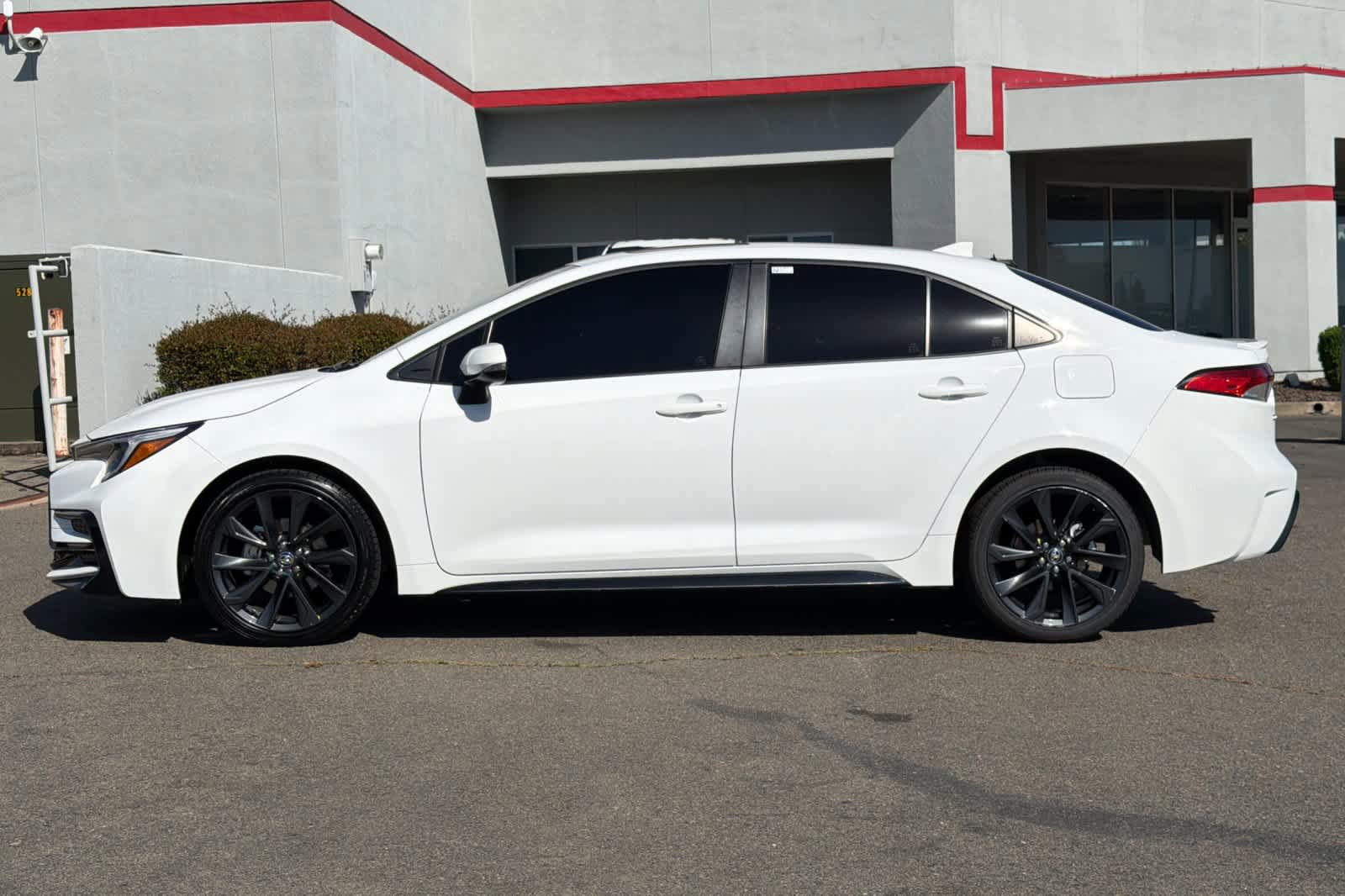 Used 2024 Toyota Corolla SE w/ SE Premium Package FWD image 9
