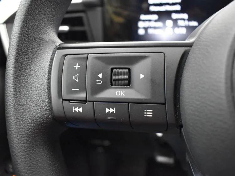 Used 2025 Nissan Kicks SV AWD/4WD image 23