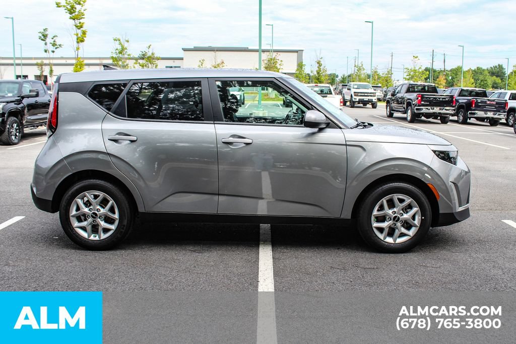 Used 2025 Kia Soul LX w/ LX Technology Package FWD image 8