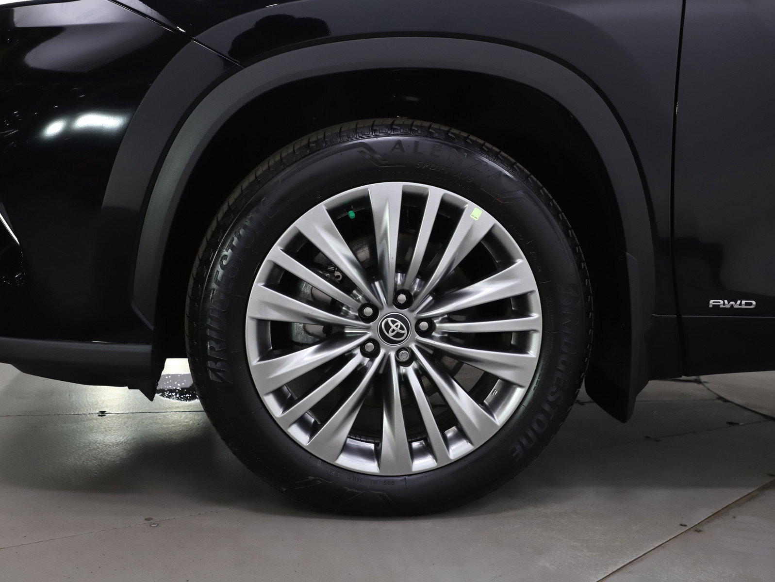 Used 2025 Toyota Highlander Platinum image 31