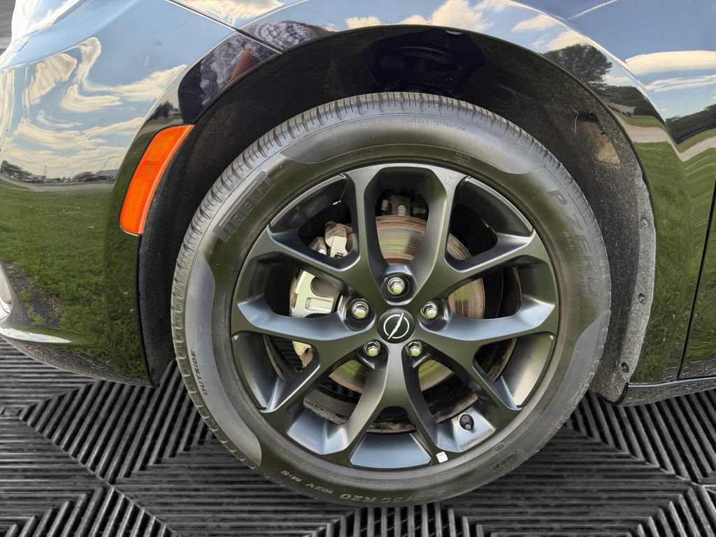 Used 2025 Chrysler Pacifica Limited FWD image 15