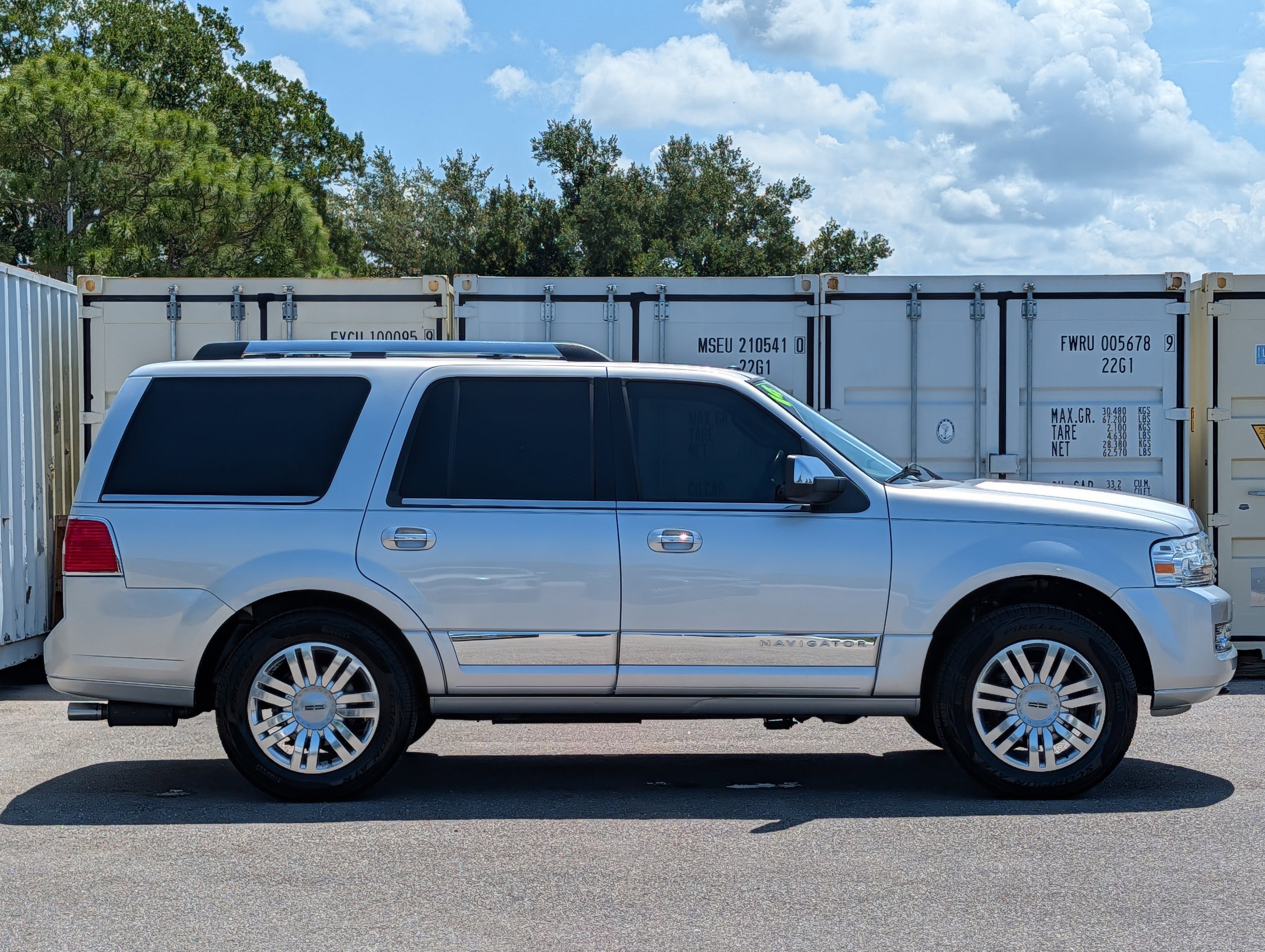Used 2014 Lincoln Navigator 2WD image 3