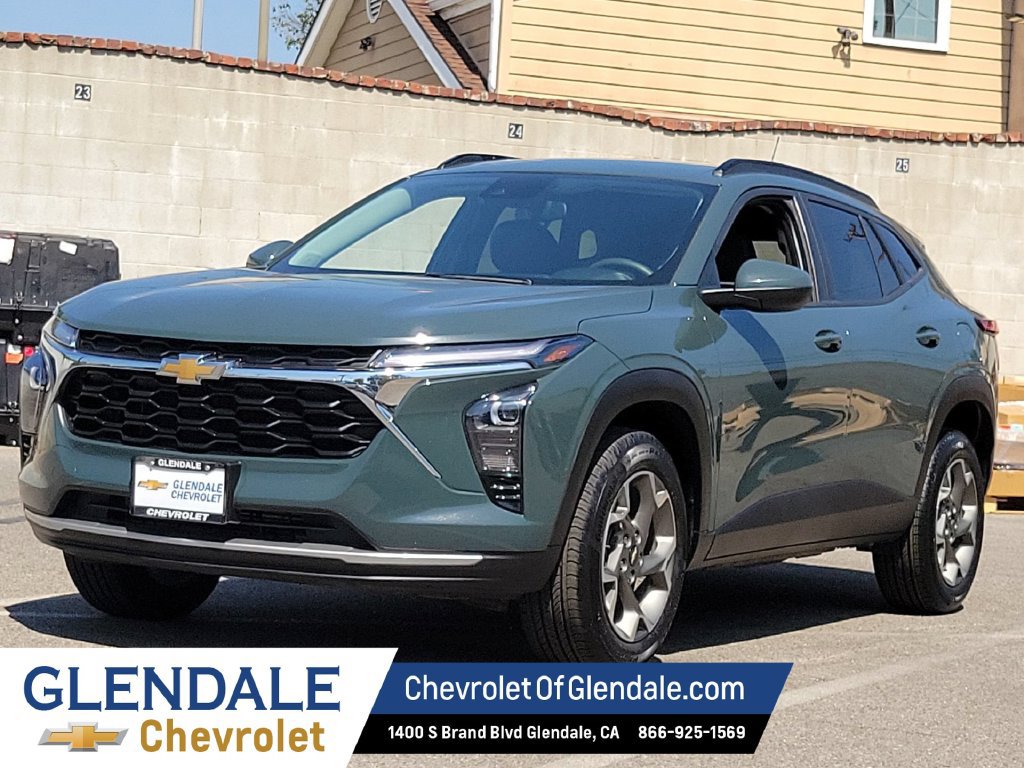 Used 2025 Chevrolet Trax LT FWD image 7