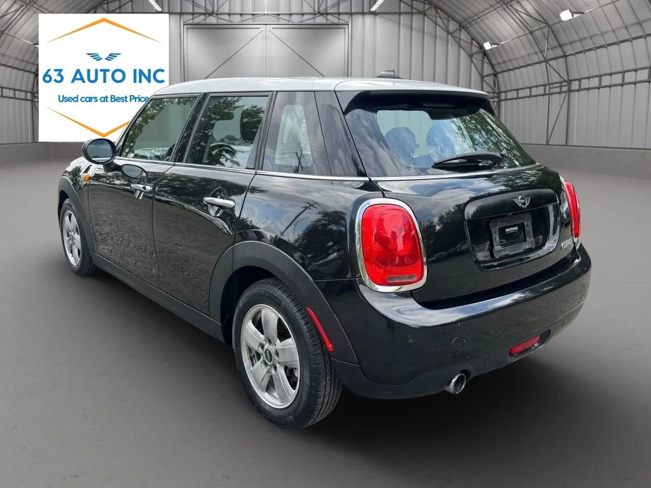 Used 2016 MINI Cooper 4-Door Hardtop w/ Premium Package FWD image 3