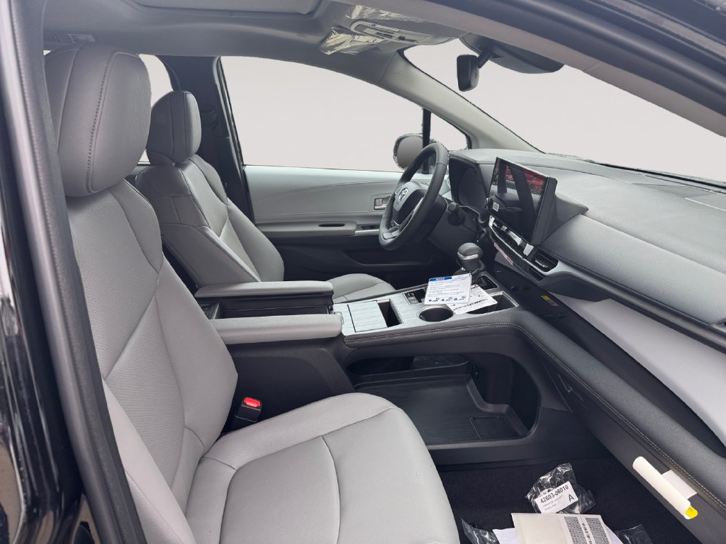 New 2026 Toyota Sienna XLE AWD/4WD image 15