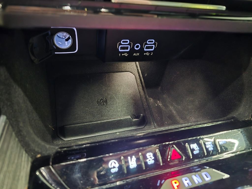 Used 2023 Jeep Wagoneer L Series III w/ Preferred Equipment Group image 30