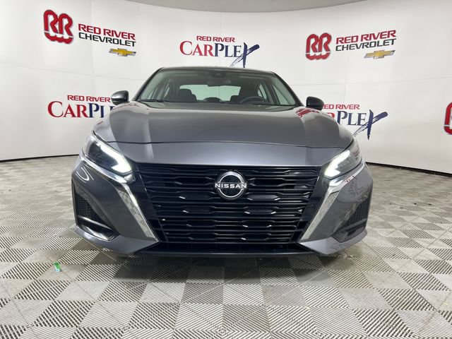 Used 2024 Nissan Altima 2.5 SV image 2