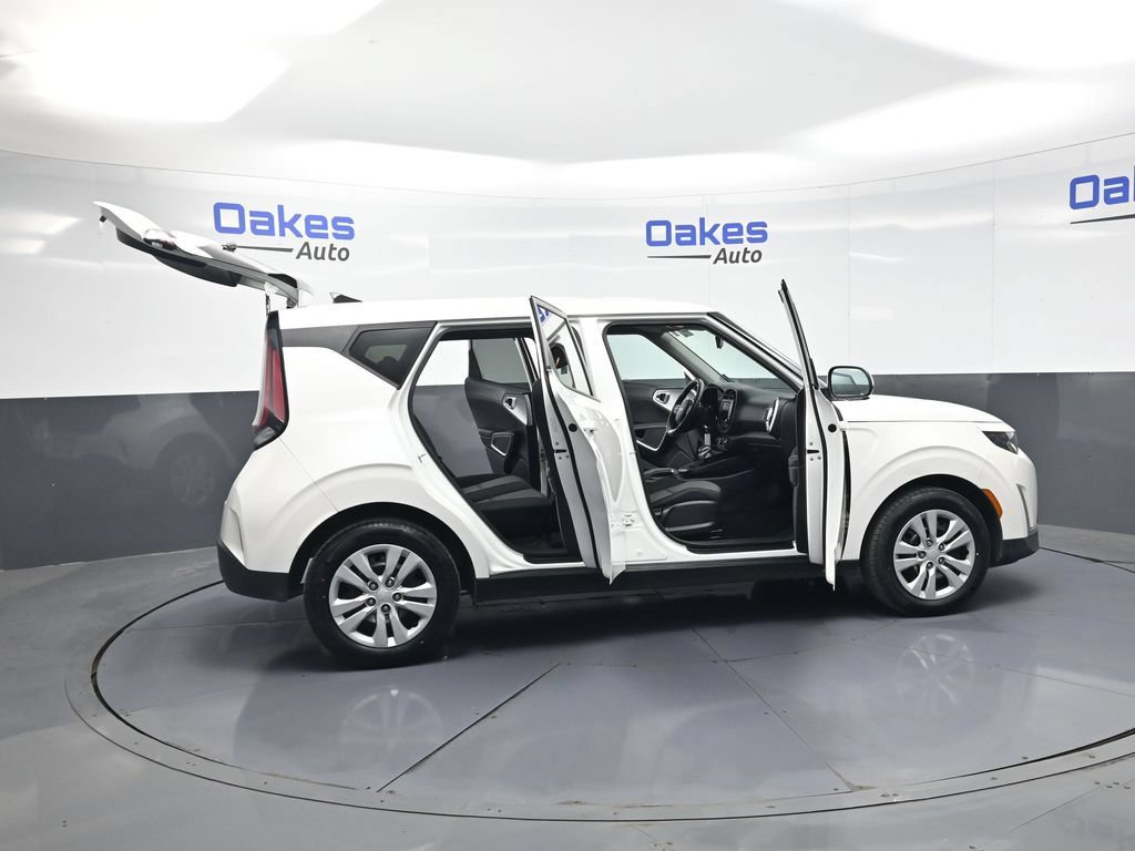 Used 2023 Kia Soul LX FWD image 49