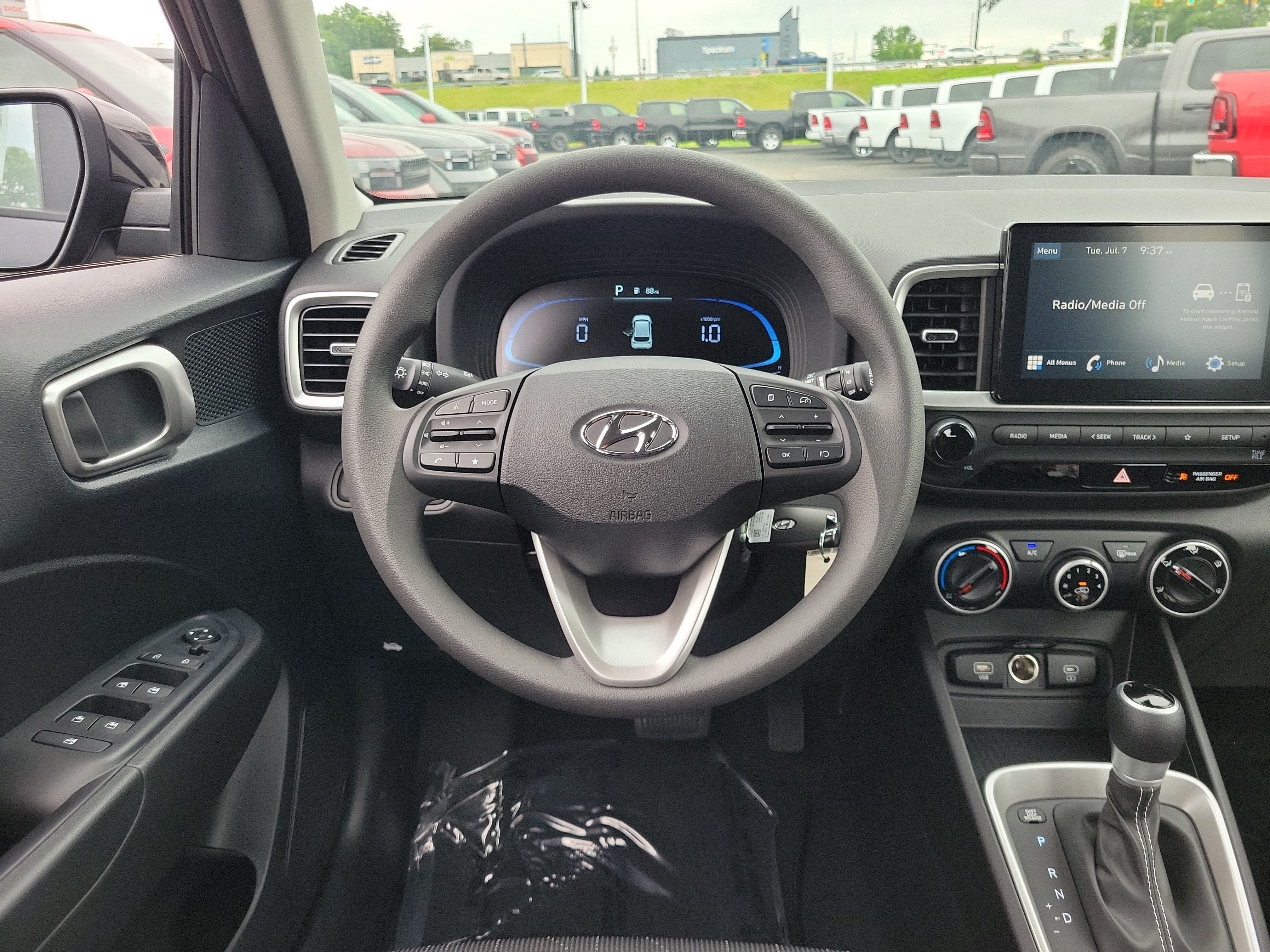 New 2026 Hyundai Venue SE FWD image 8