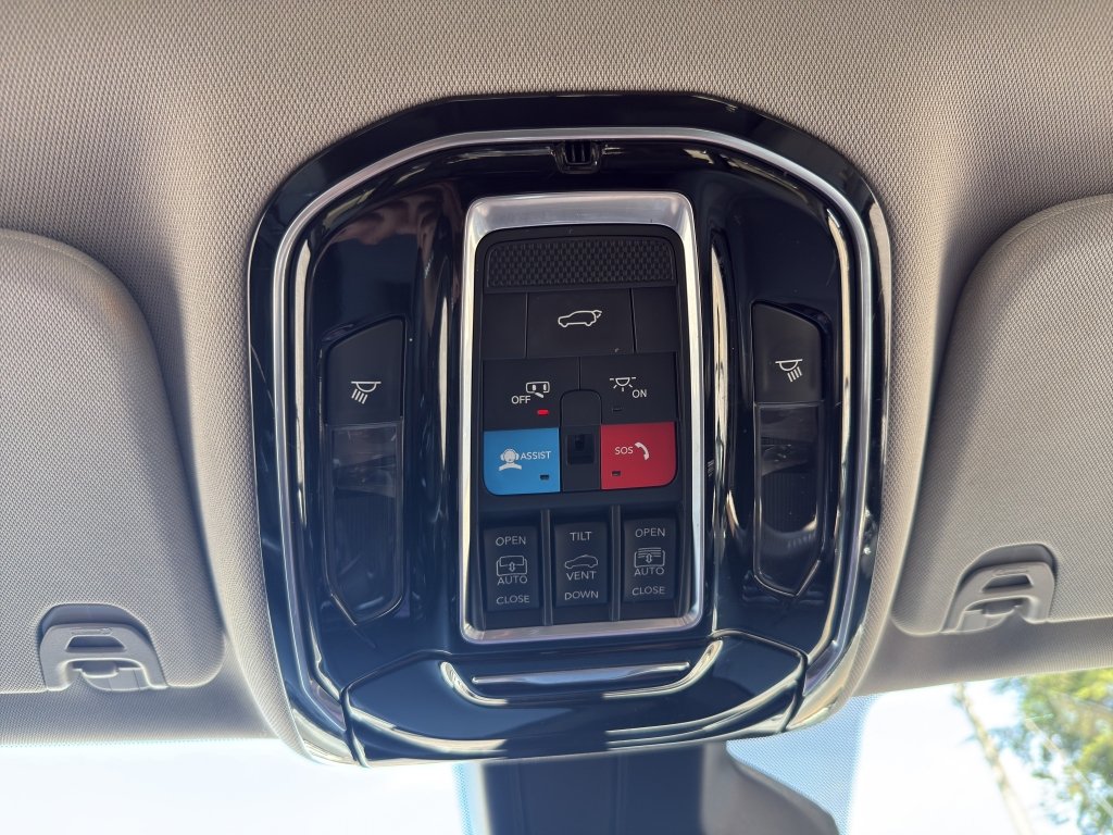Used 2022 Jeep Grand Wagoneer Series I AWD/4WD image 25