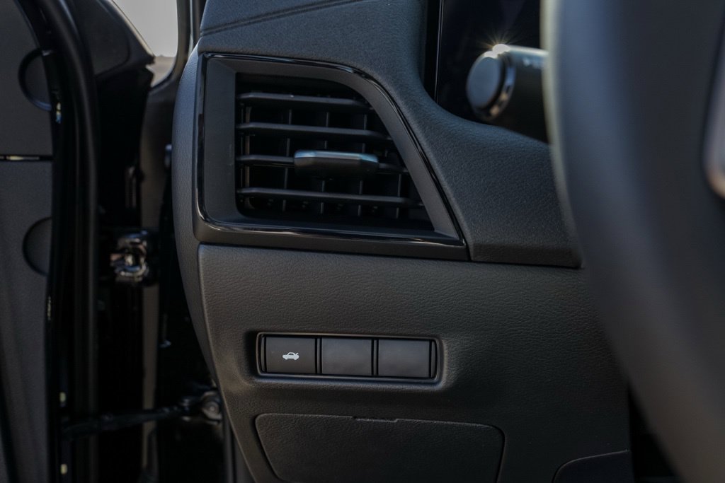 New 2026 Nissan Sentra SR w/ Floor Mat Package FWD image 32
