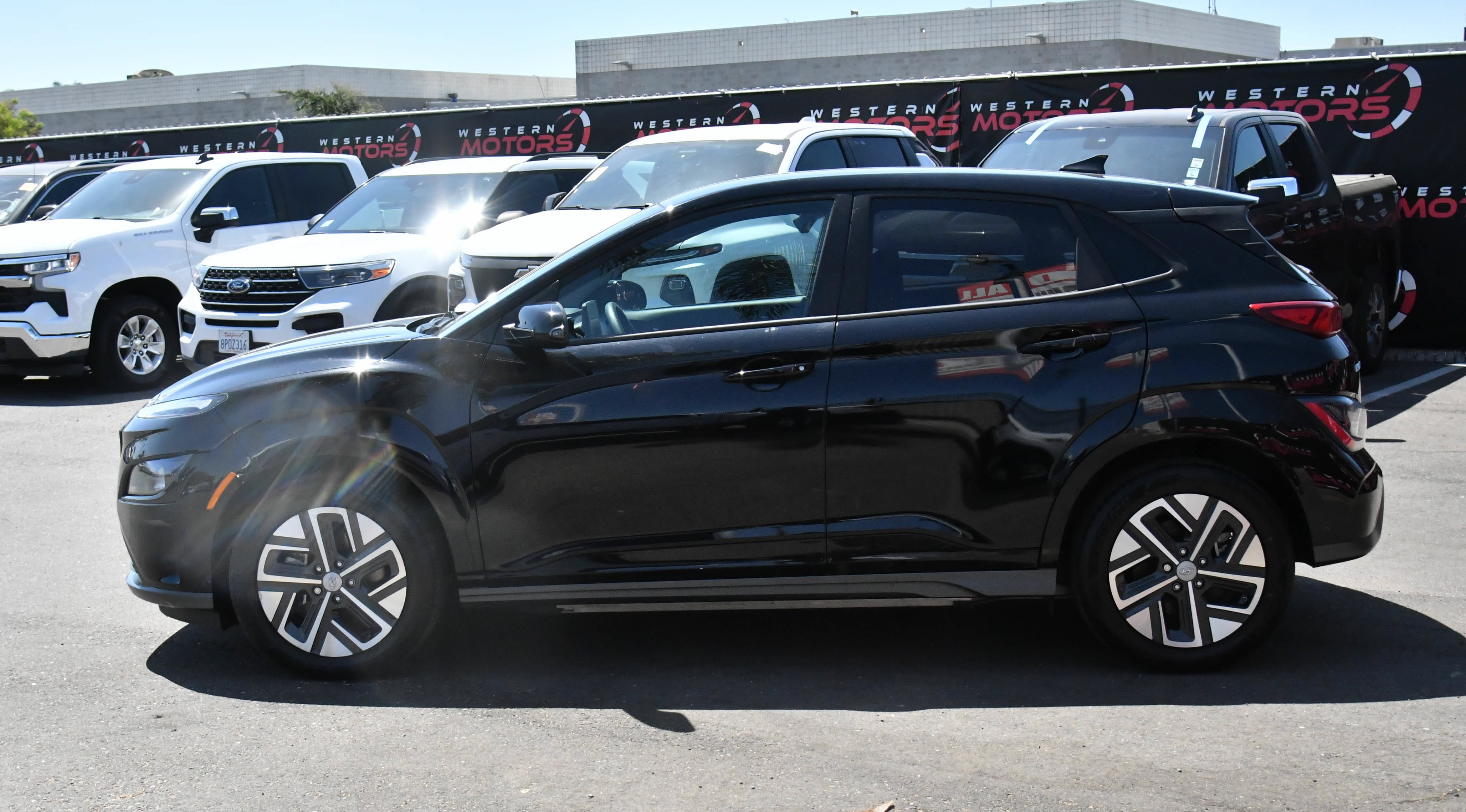 Used 2023 Hyundai Kona SE w/ Cargo Package FWD image 4