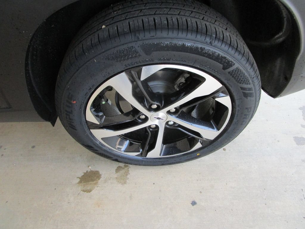 Used 2024 Chevrolet Trax RS FWD image 11
