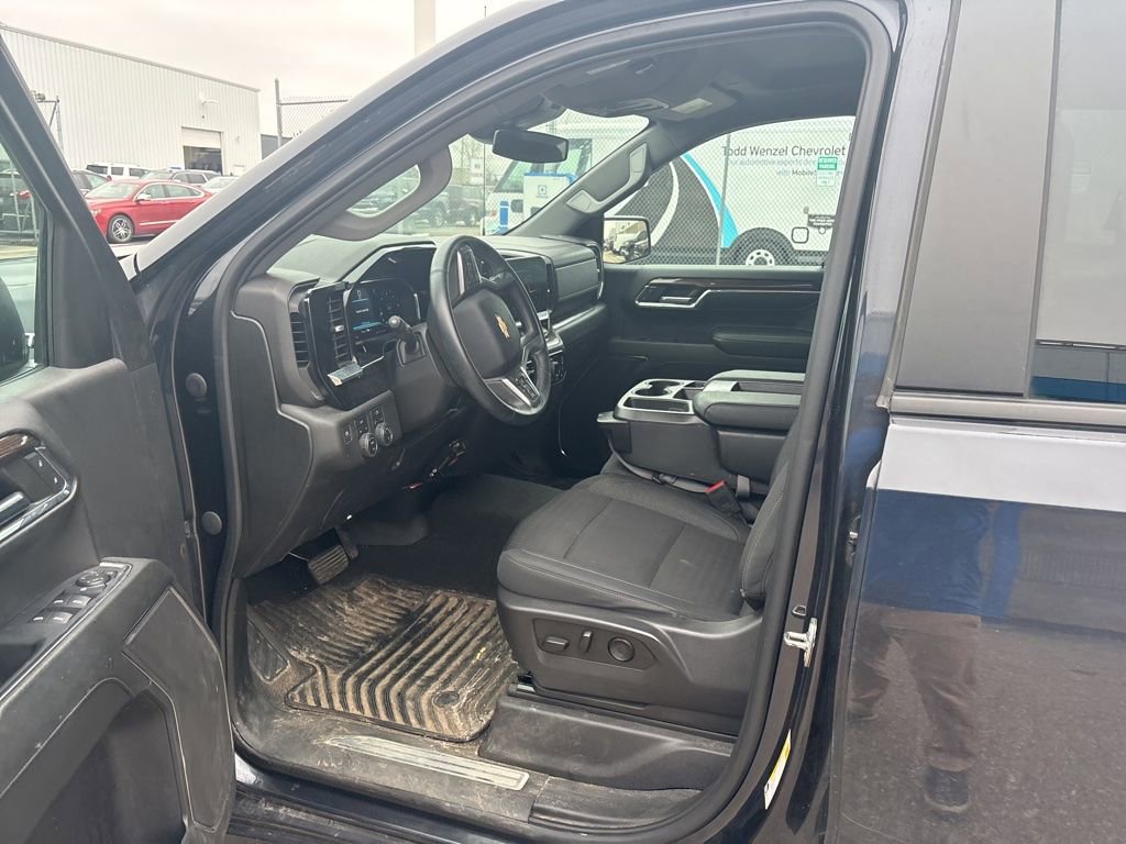 Used 2024 Chevrolet Silverado 1500 LT image 13