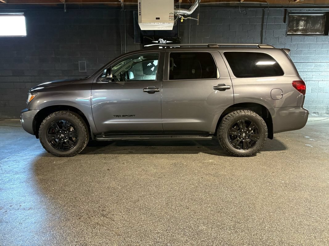 Used 2018 Toyota Sequoia TRD Sport AWD/4WD image 2