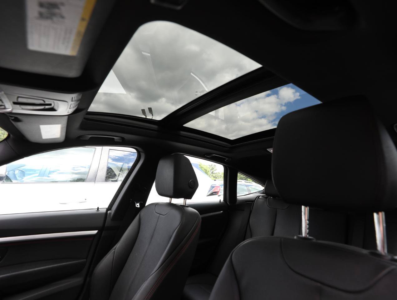 Used 2018 BMW 330i Gran Turismo xDrive AWD/4WD image 17