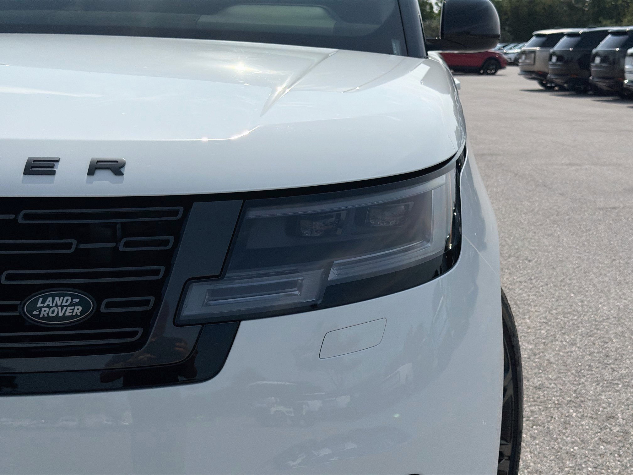 Used 2025 Land Rover Range Rover SE AWD/4WD image 9