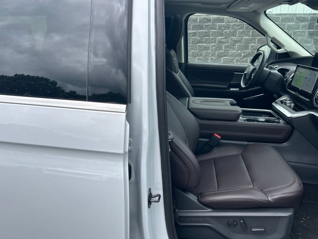 Used 2026 Ford Expedition Platinum w/ Platinum Ultimate Package AWD/4WD image 11