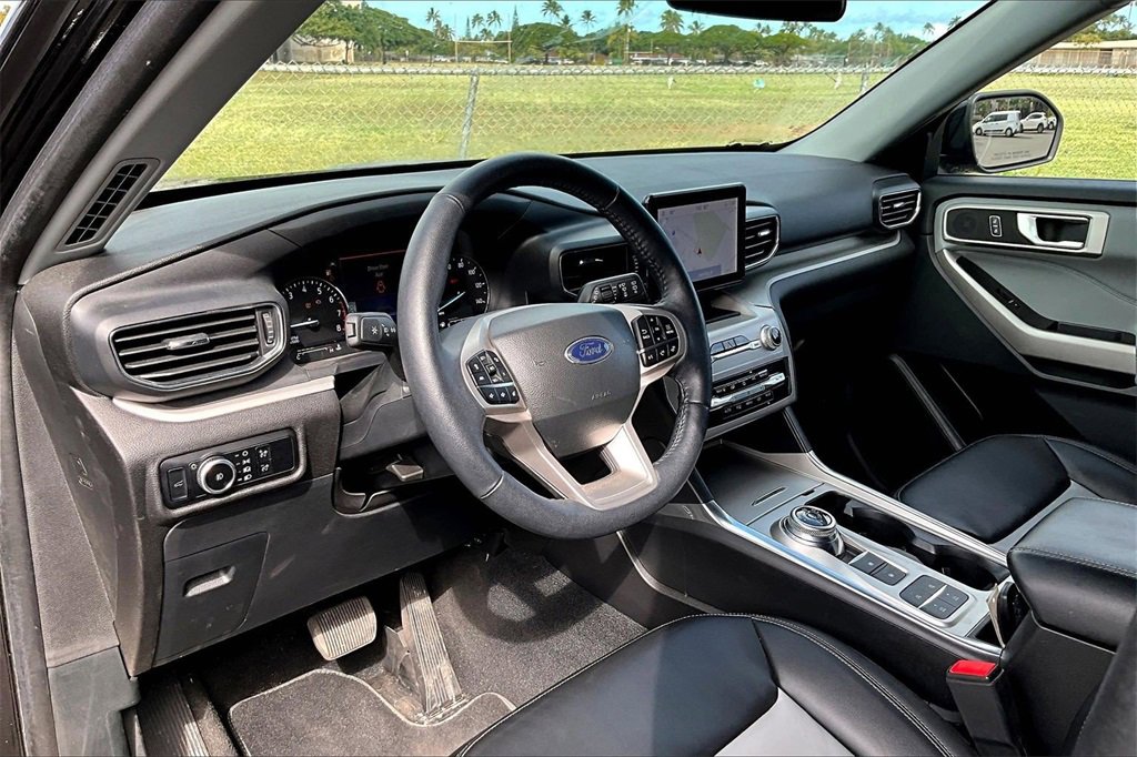 Used 2023 Ford Explorer XLT w/ Equipment Group 202A image 9