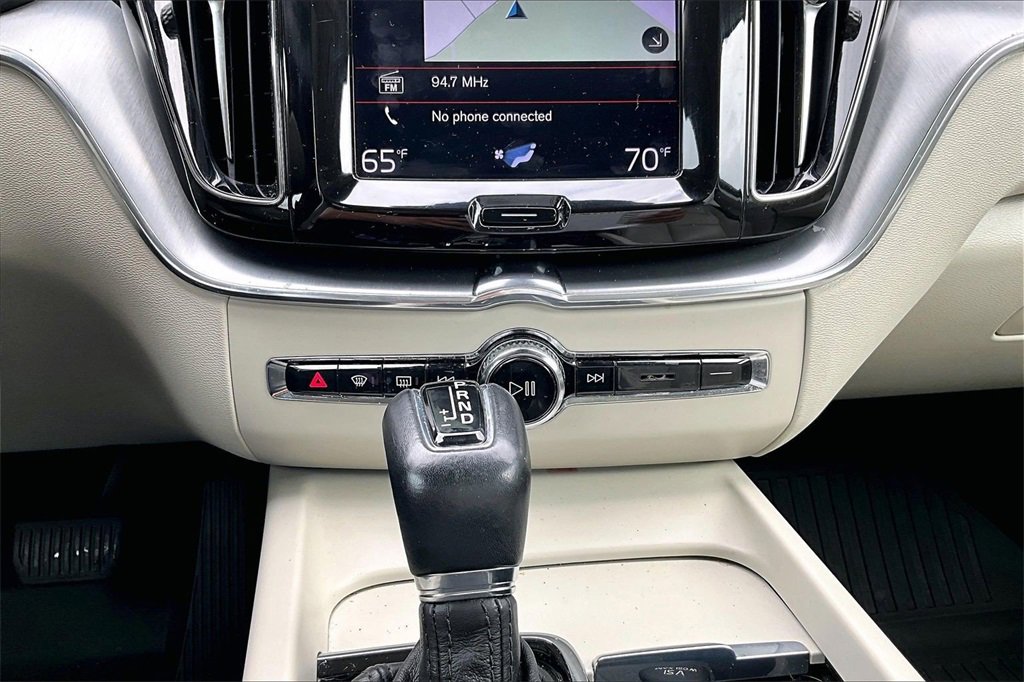 Used 2019 Volvo XC60 T5 Momentum w/ Premium Package image 24