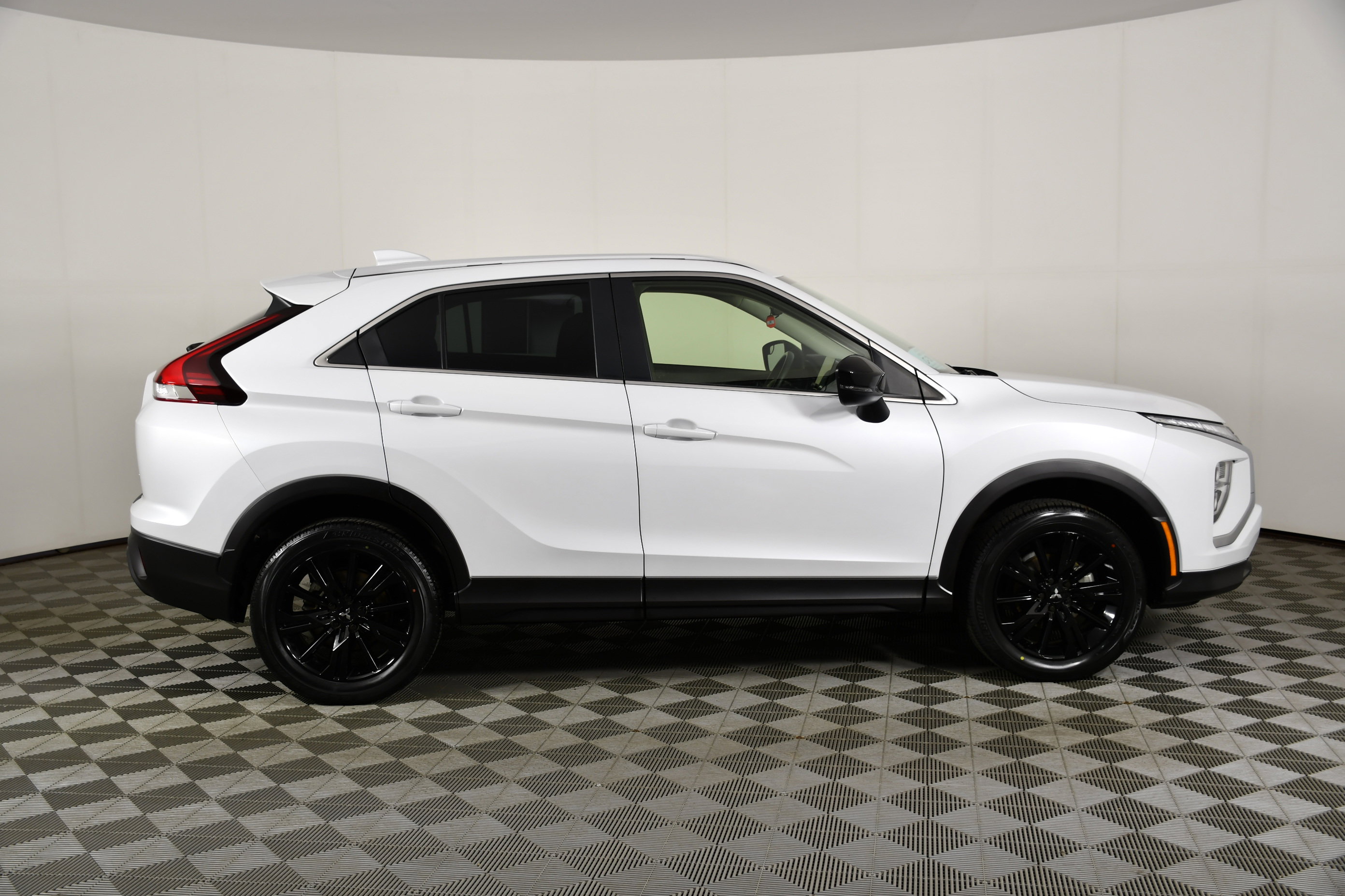 Used 2023 Mitsubishi Eclipse Cross LE AWD/4WD image 5