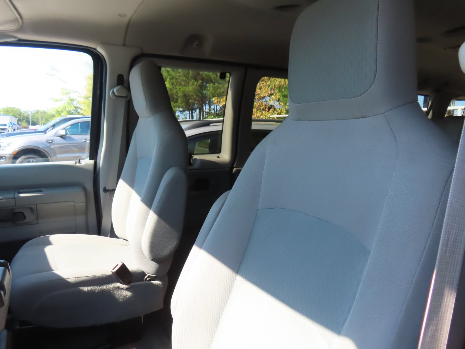 Used 2014 Ford E-350 and Econoline 350 XLT RWD image 23
