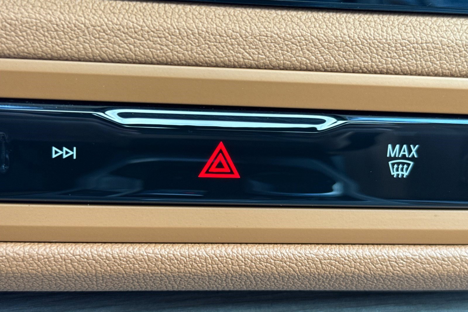 Used 2025 BMW 430i Coupe w/ Convenience Package image 38