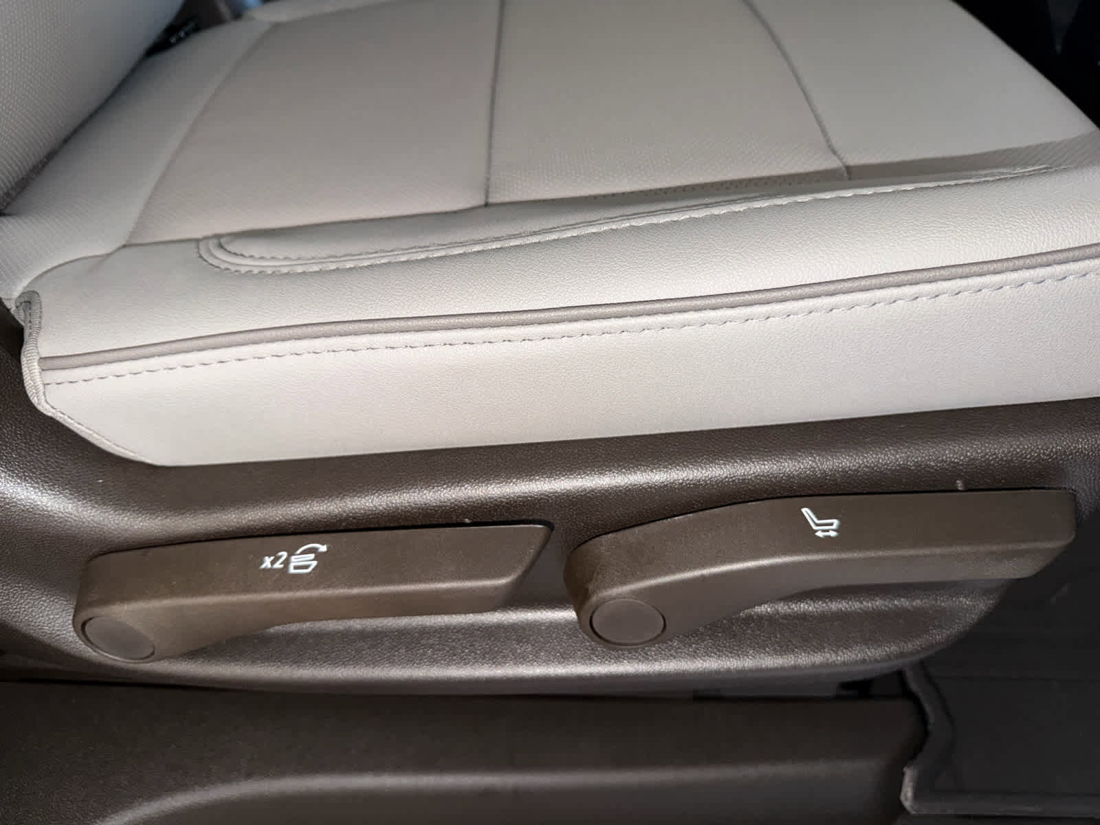 New 2026 GMC Yukon XL Elevation w/ LPO, Floor Liner Package image 39