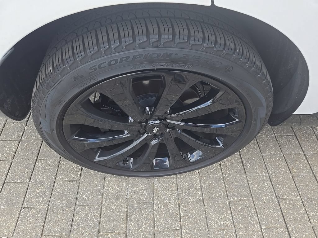 Certified 2025 Land Rover Range Rover SE AWD/4WD image 12