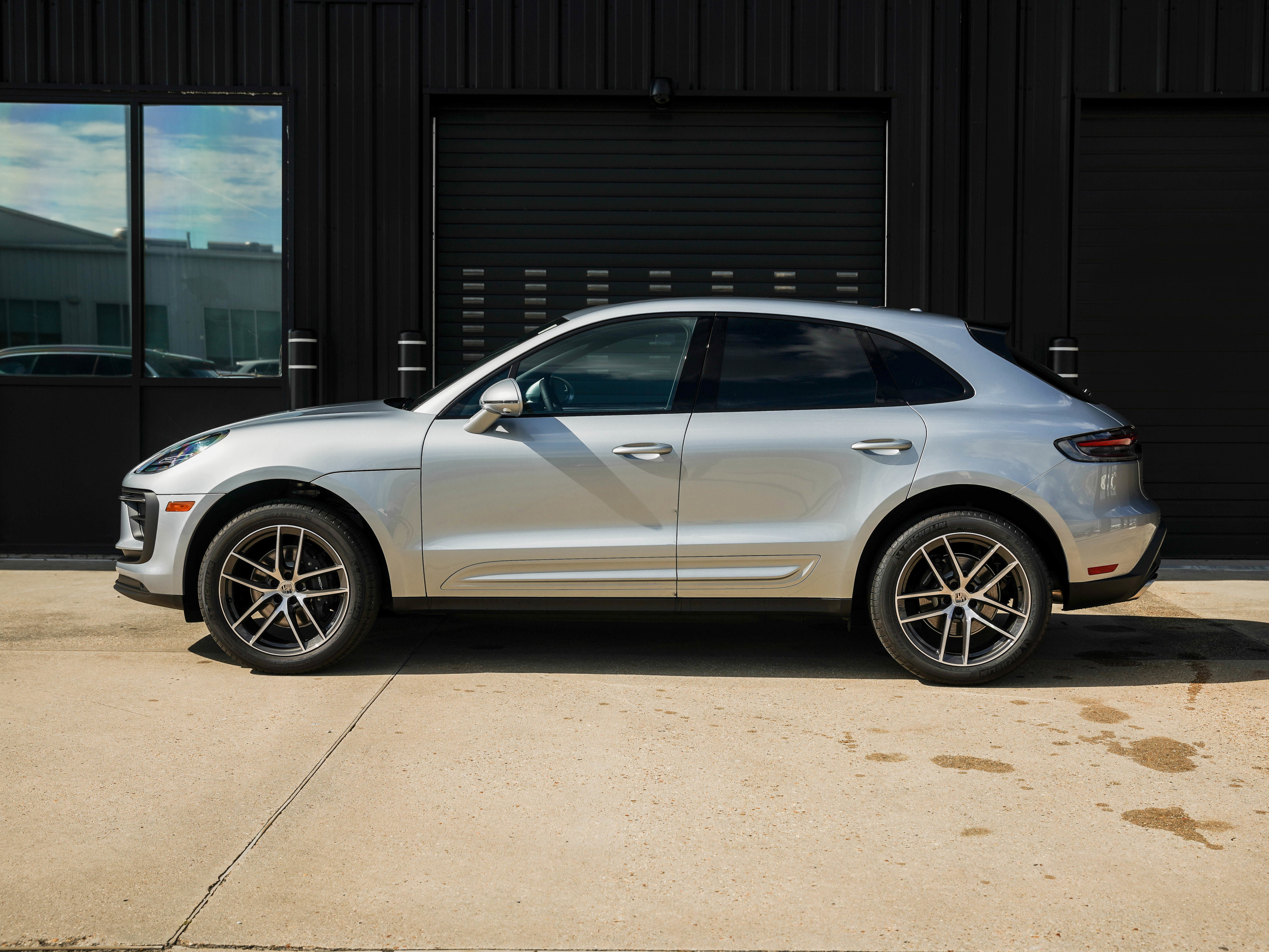New 2026 Porsche Macan image 2