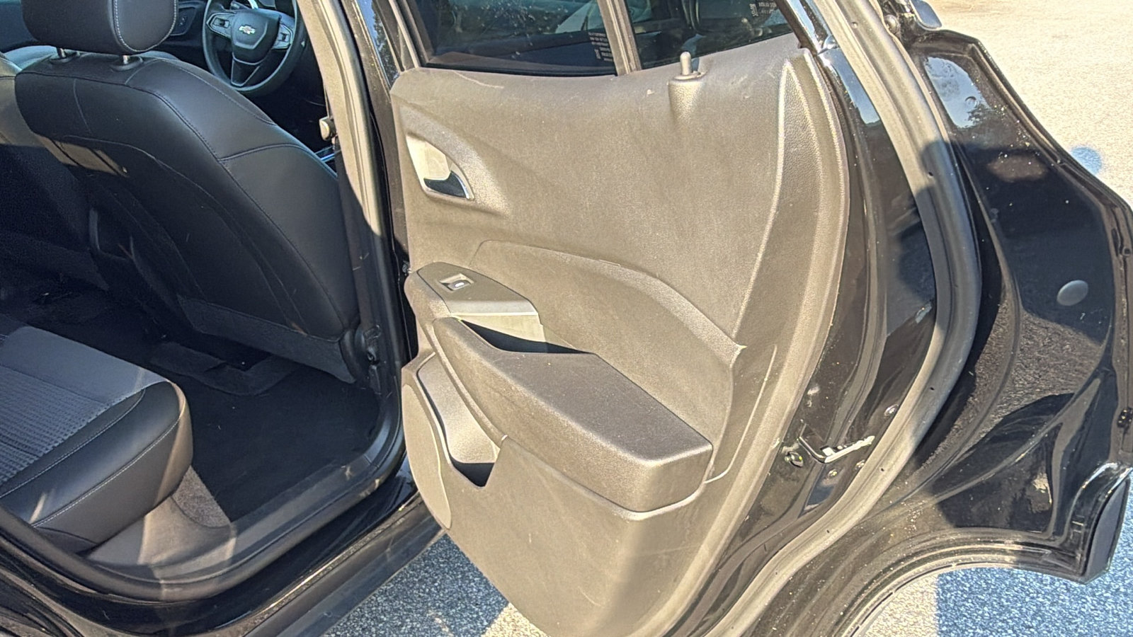 Used 2025 Chevrolet Trax LT FWD image 20