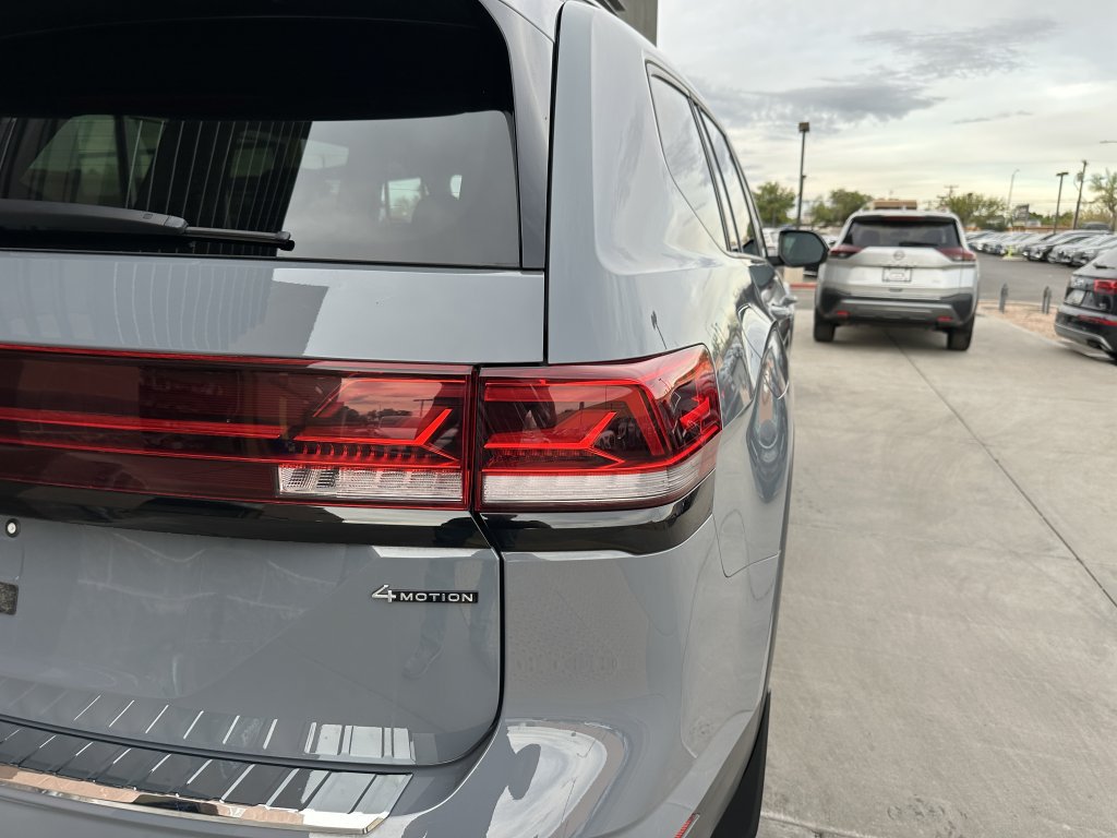 Used 2024 Volkswagen Atlas Peak Edition SE AWD/4WD image 16