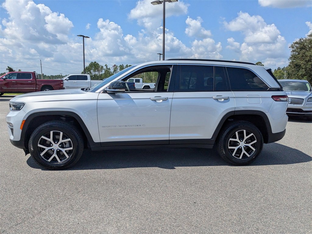 Used 2024 Jeep Grand Cherokee Limited image 7