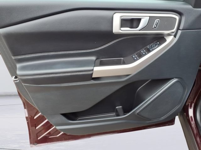Used 2023 Ford Explorer XLT AWD/4WD image 12