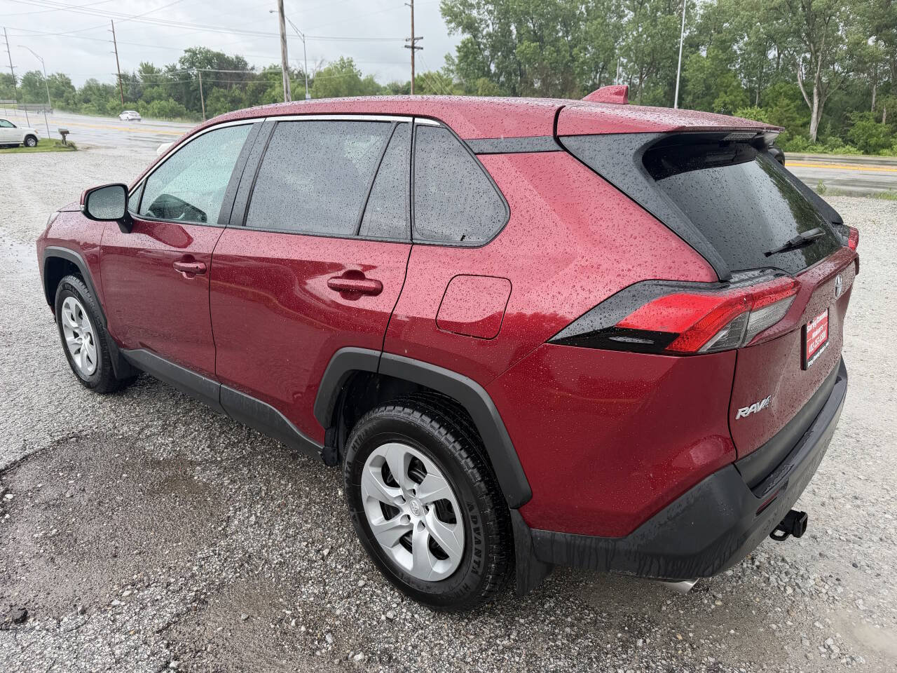 Used 2022 Toyota RAV4 LE AWD/4WD image 5