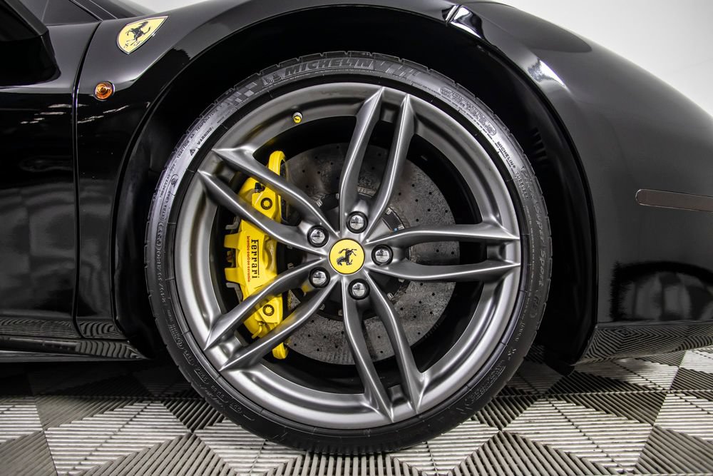Used 2017 Ferrari 488 GTB RWD image 28