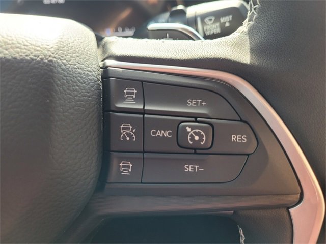 Used 2025 Jeep Grand Cherokee Altitude image 24