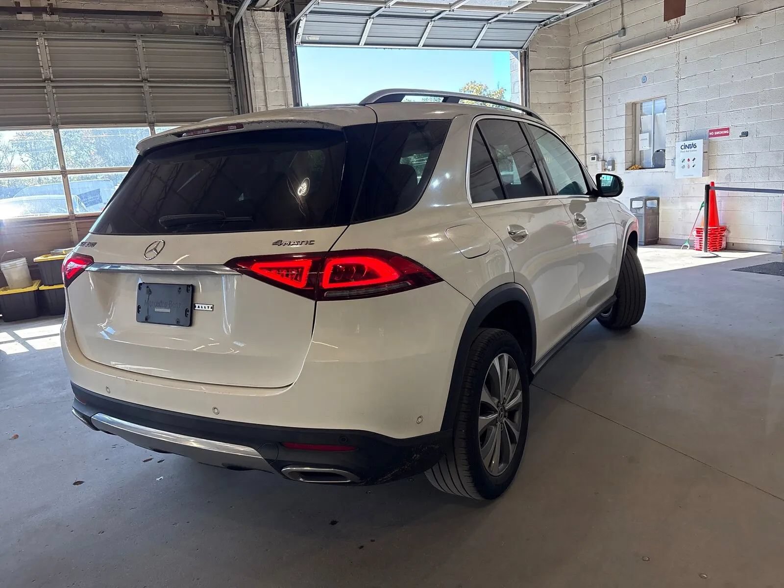 Used 2020 Mercedes-Benz GLE 350 4MATIC image 2