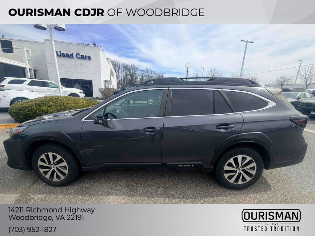 Used 2023 Subaru Outback Premium image 9
