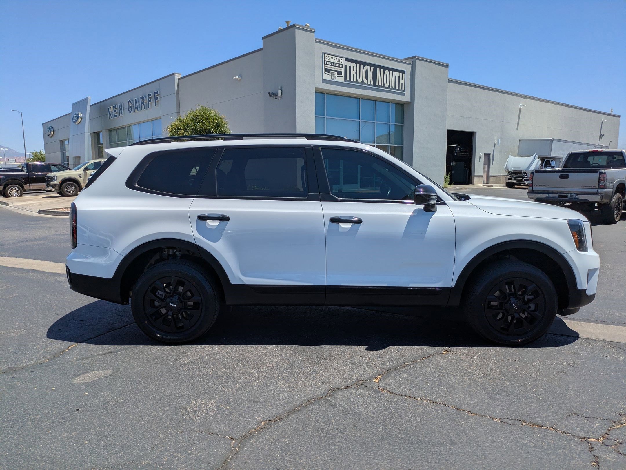 Used 2023 Kia Telluride SX Prestige X-Pro AWD/4WD image 2
