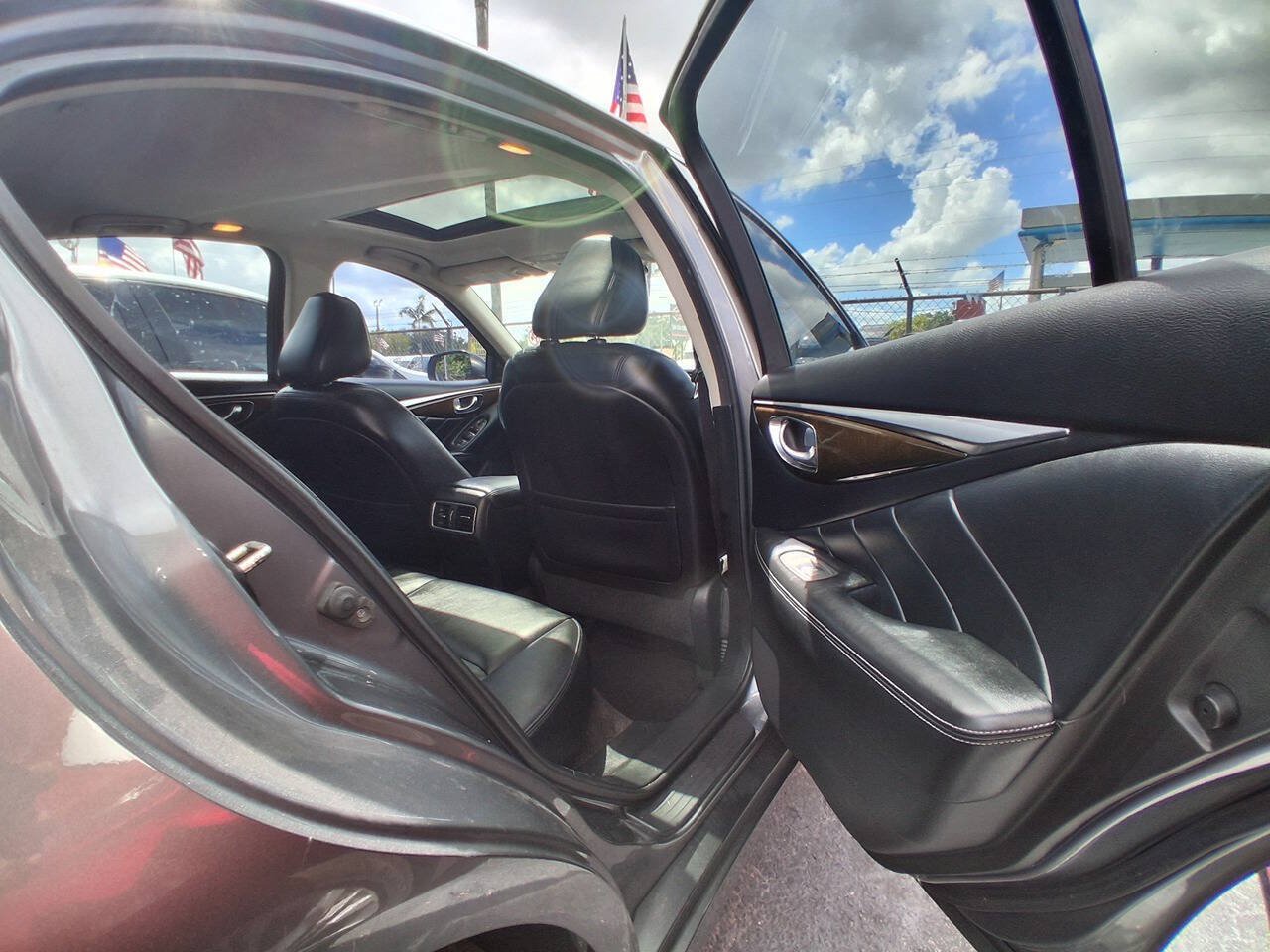 Used 2019 INFINITI Q50 Luxe w/ Essential Package (3.0T Luxe) RWD image 17