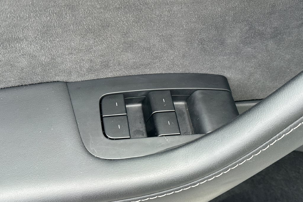 Used 2025 Tesla Model Y Performance AWD/4WD image 15