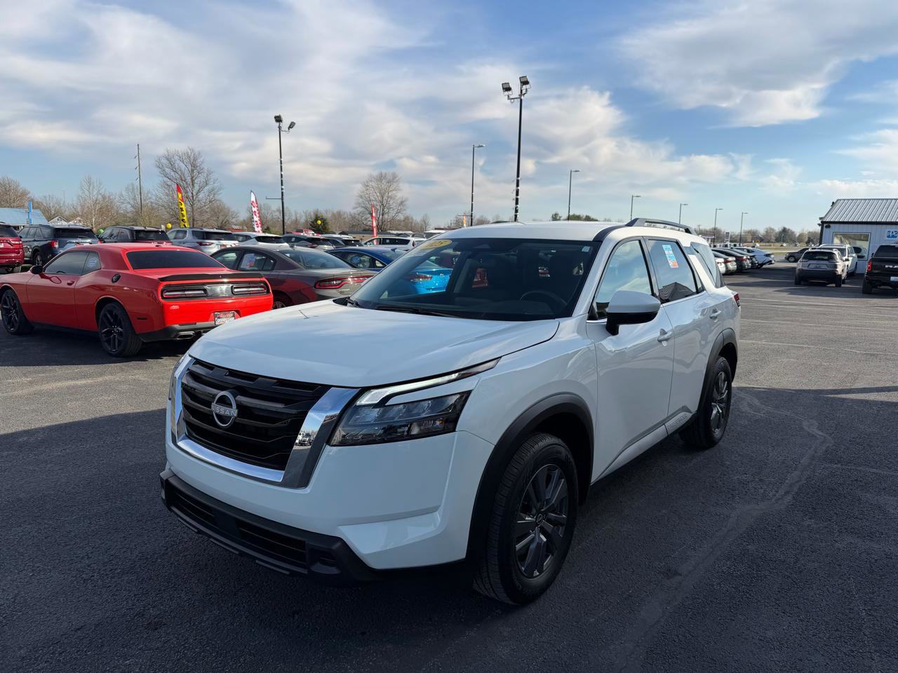 Used 2025 Nissan Pathfinder SV image 10