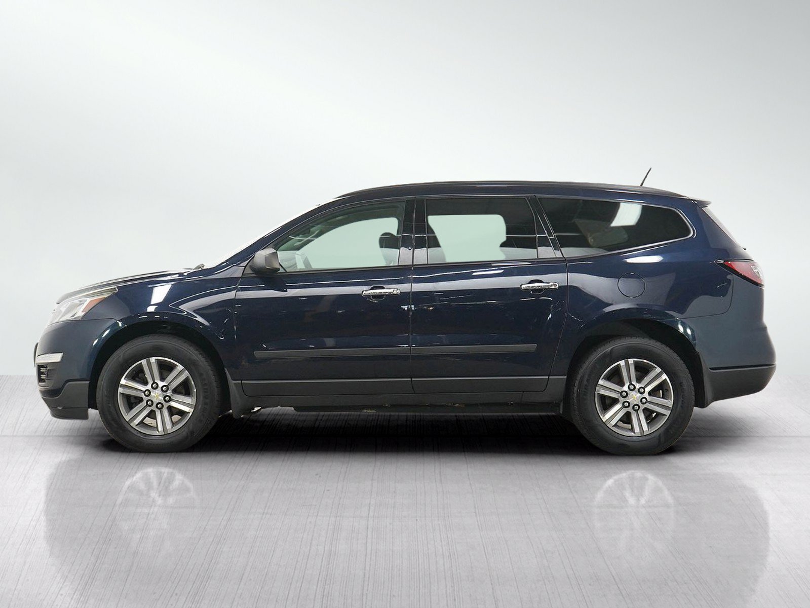 Used 2017 Chevrolet Traverse LS AWD/4WD image 2