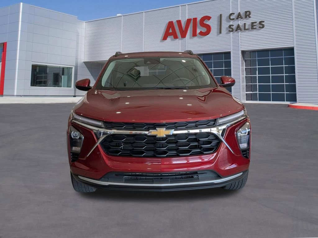 Used 2025 Chevrolet Trax LT w/ LT Convenience Package image 2